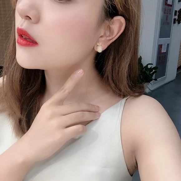 - Pearl Pineapple Stud Earrings, Womans earrings - Picture 3 of 5